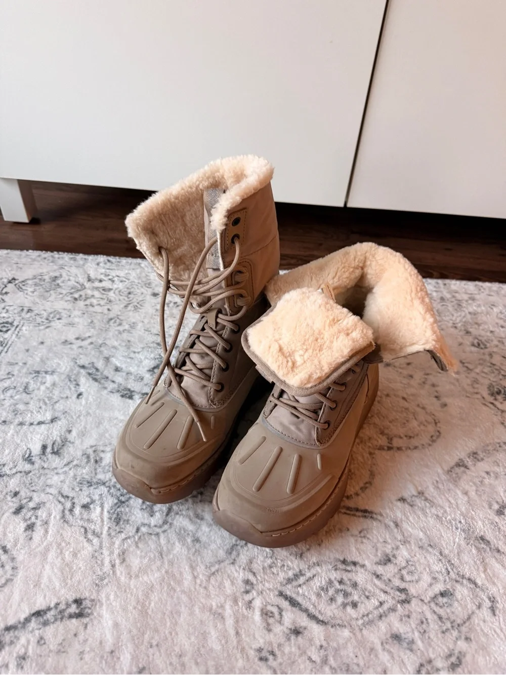 UGG Men’s Taupe/Beige Lace-Up Winter Boot